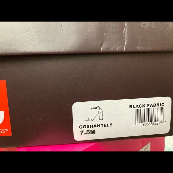 G by Guess Shantel Block Heel Sandals Black Fabric Size 7.5M - Picture 4 of 4